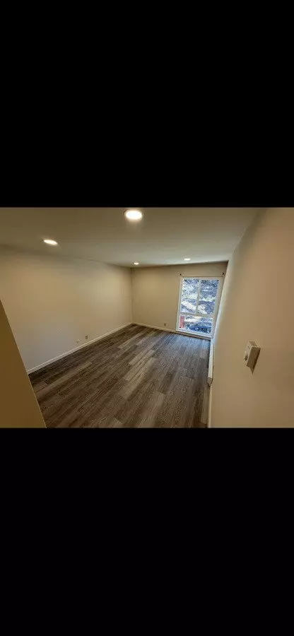 Carlmont Apartments photo 2