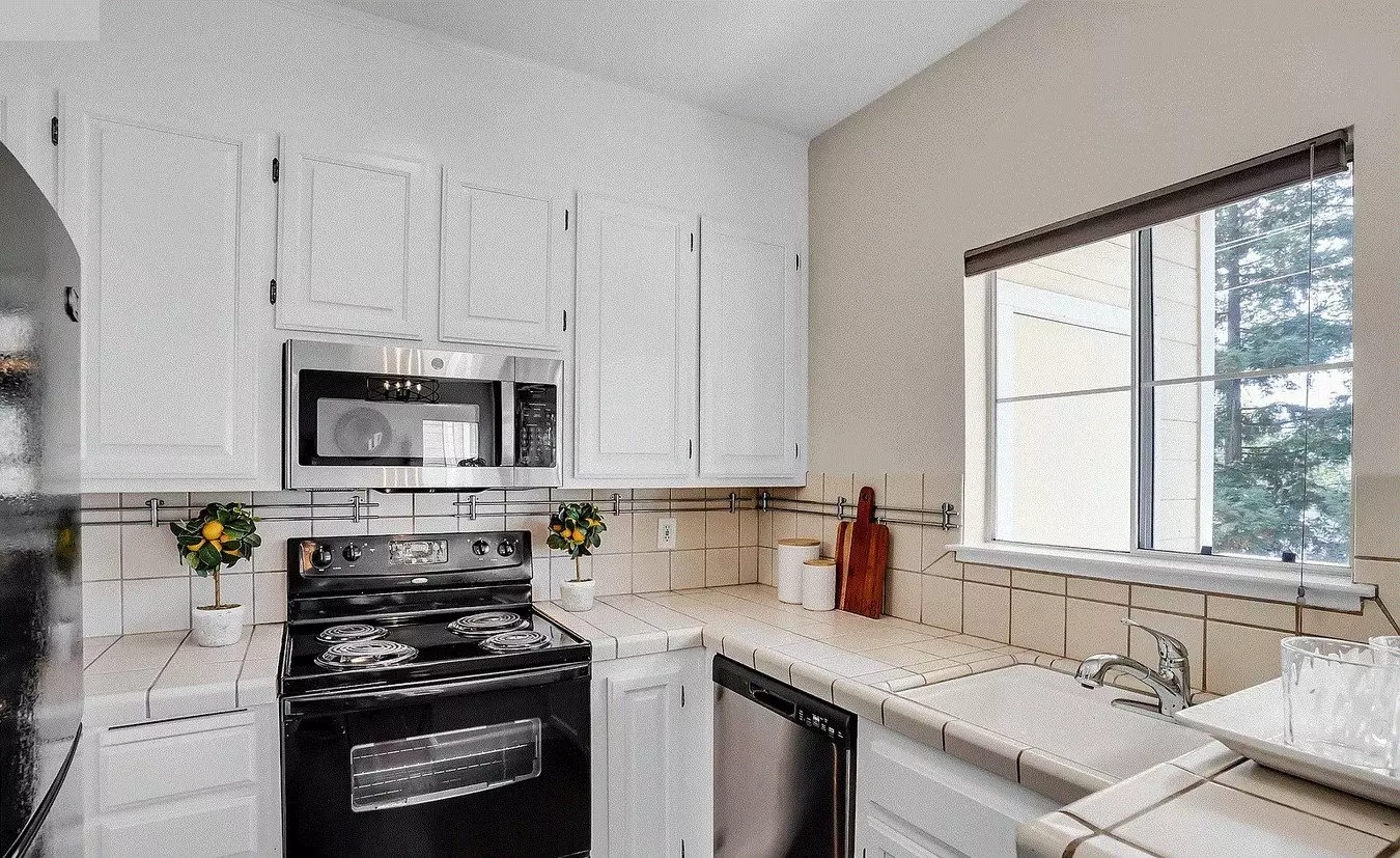 Recently Refreshed 1 Bedroom 1 Bath Unit In Benicia photo 5