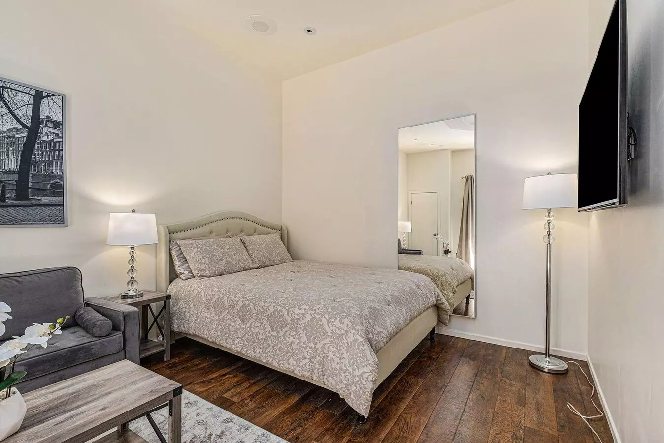 1041 Grandview Dr #A - Studio | 1 bathroom | Fully furnished photo 2