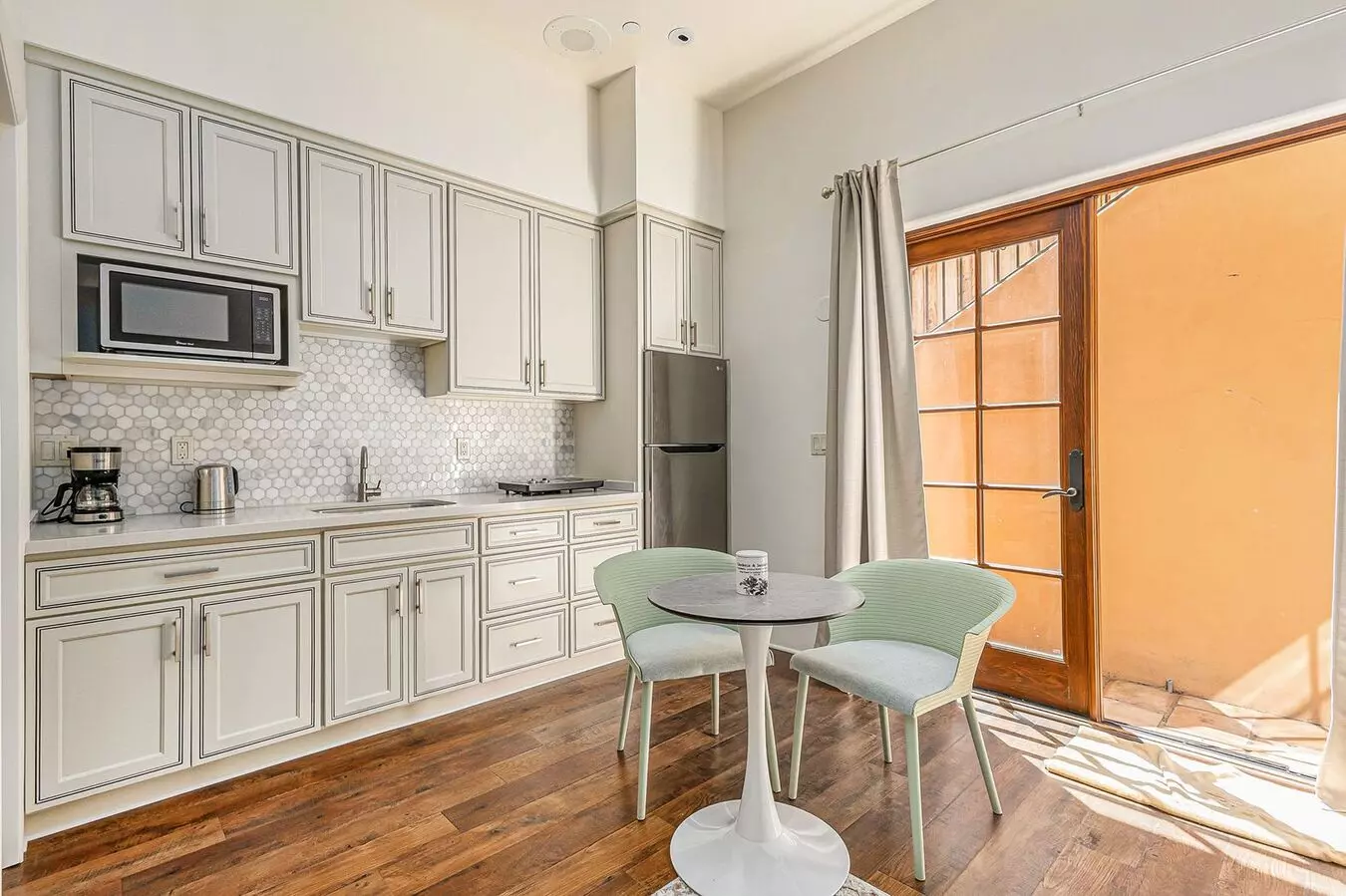 1041 Grandview Dr #A - Studio | 1 bathroom | Fully furnished photo 5