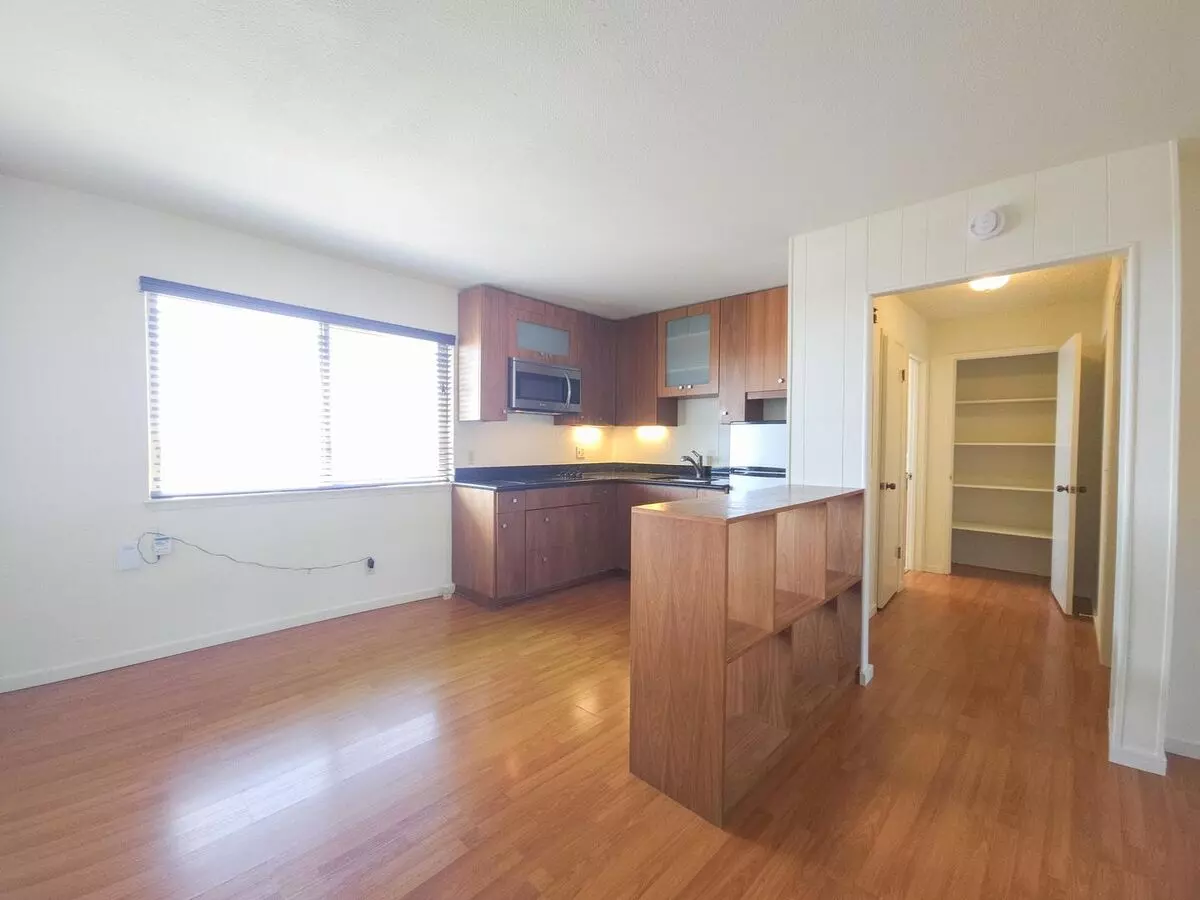 1444 Walnut St. photo 3