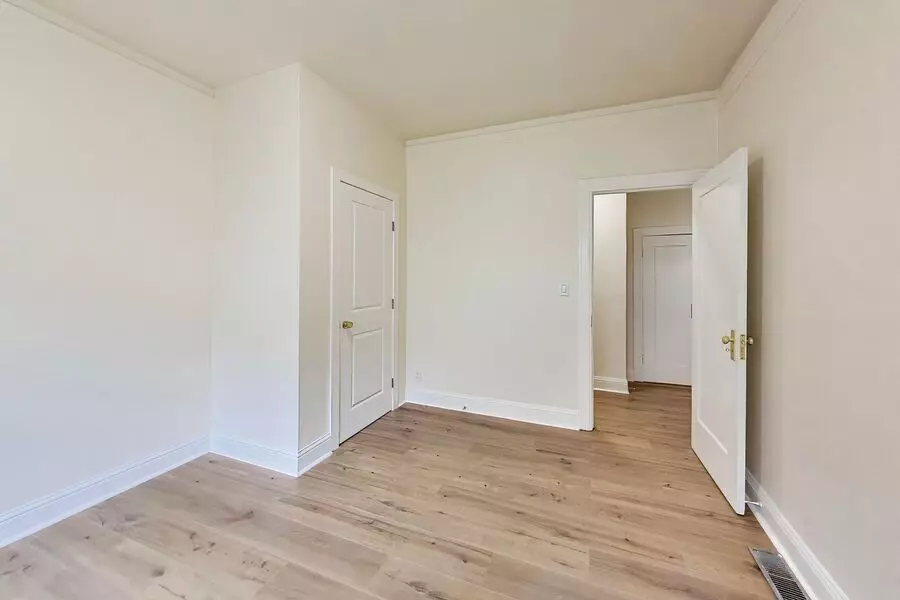 1534 Arch St photo 2