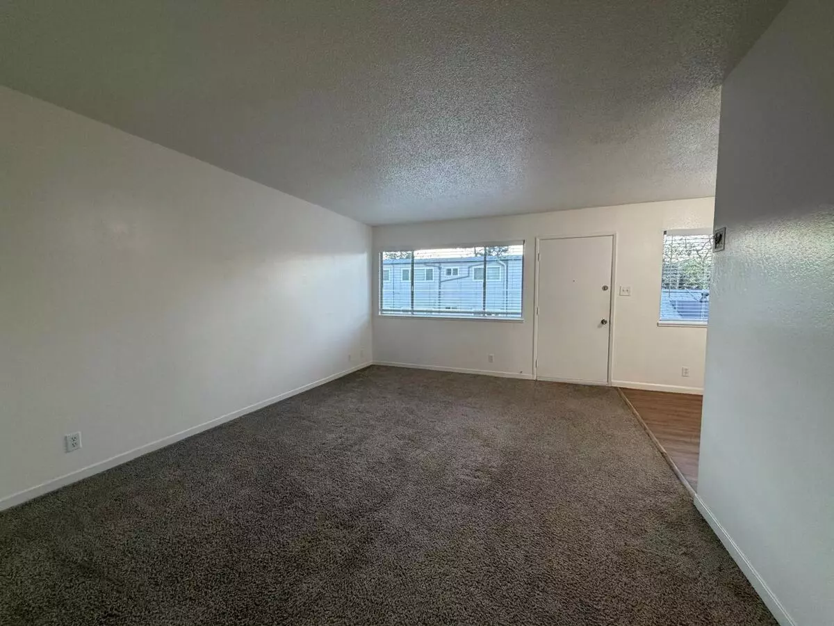 1644 Prince St photo 4