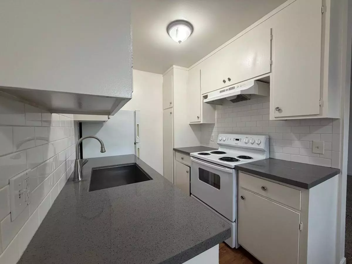1644 Prince St photo 3