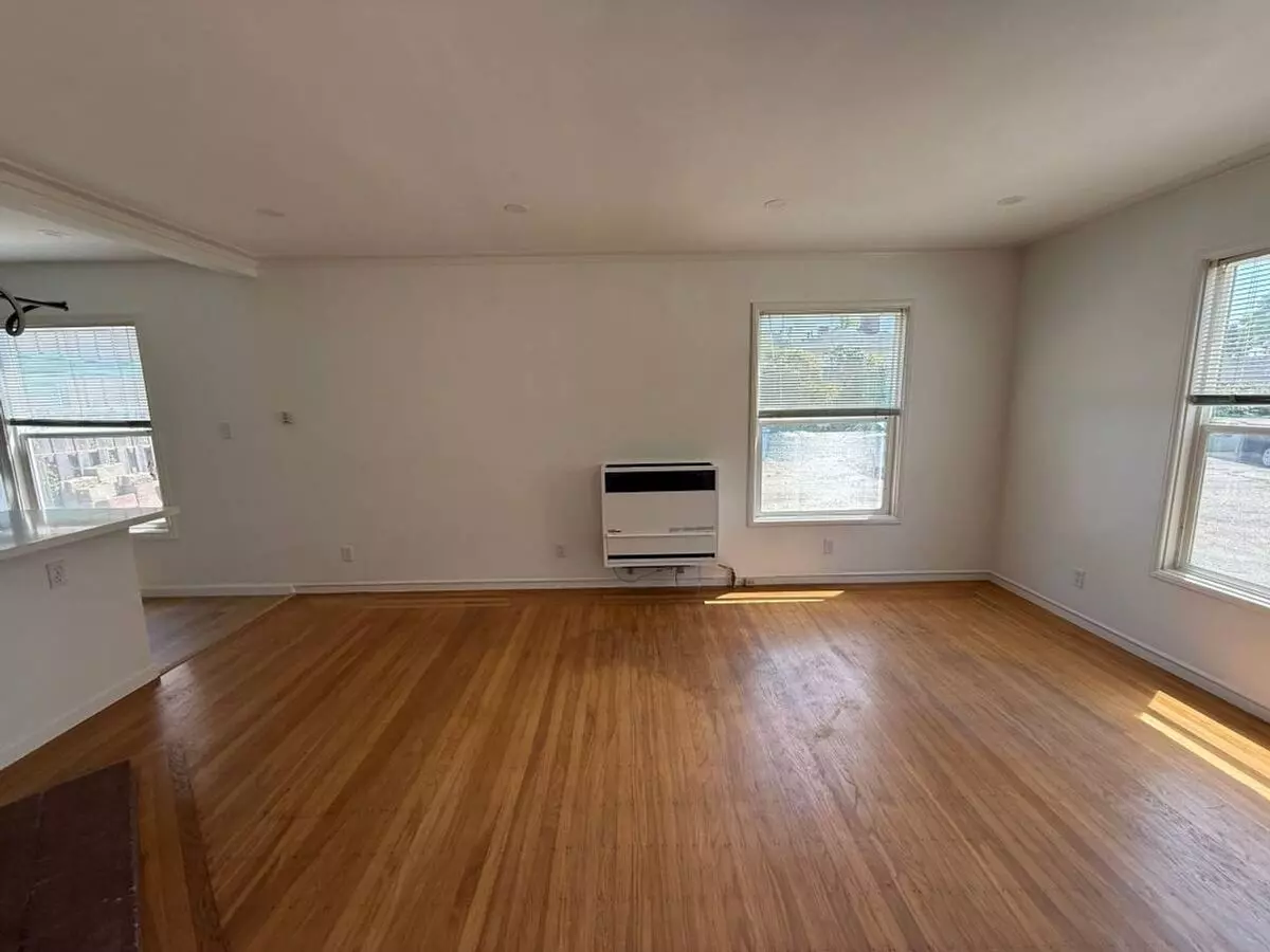 1br - 700ft2 - Charming 8-unit Apartment Building. Walk To N. Berkeley Bart photo 4