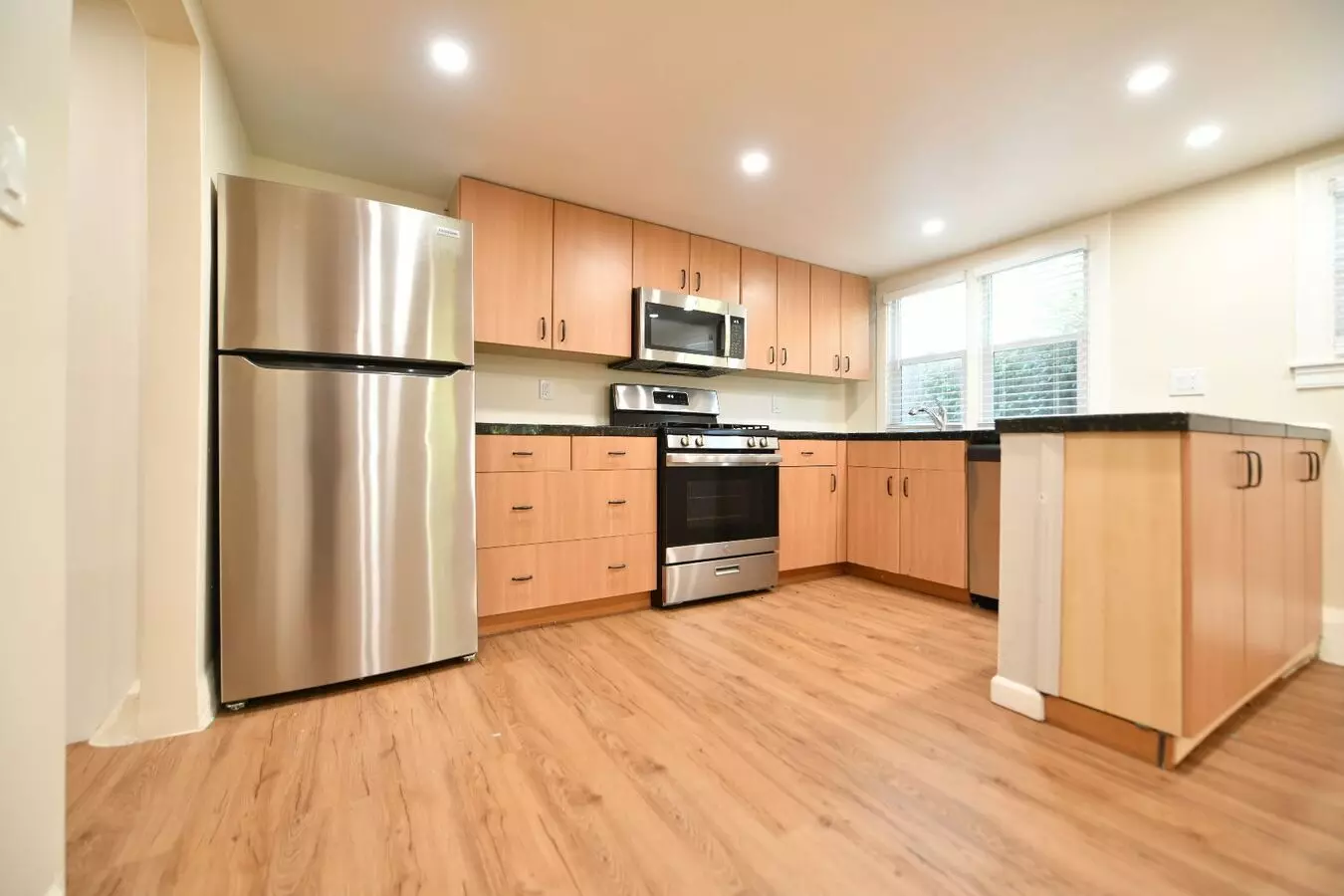 1P - 1511 - 1515 Milvia St. photo 2