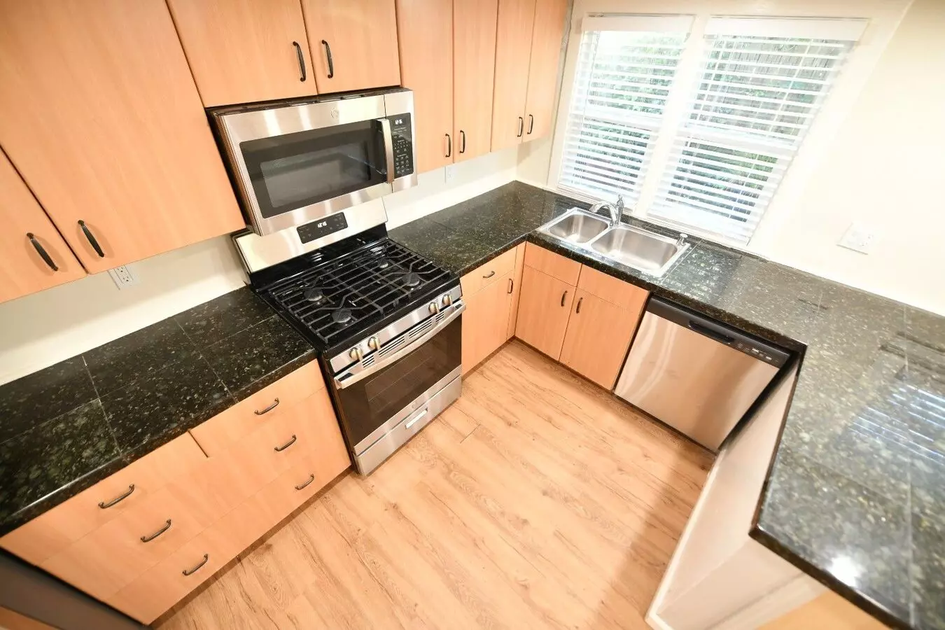 1P - 1511 - 1515 Milvia St. photo 5