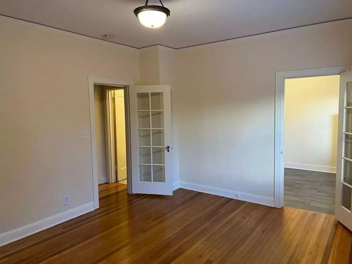 2124 McKinley Avenue photo 5