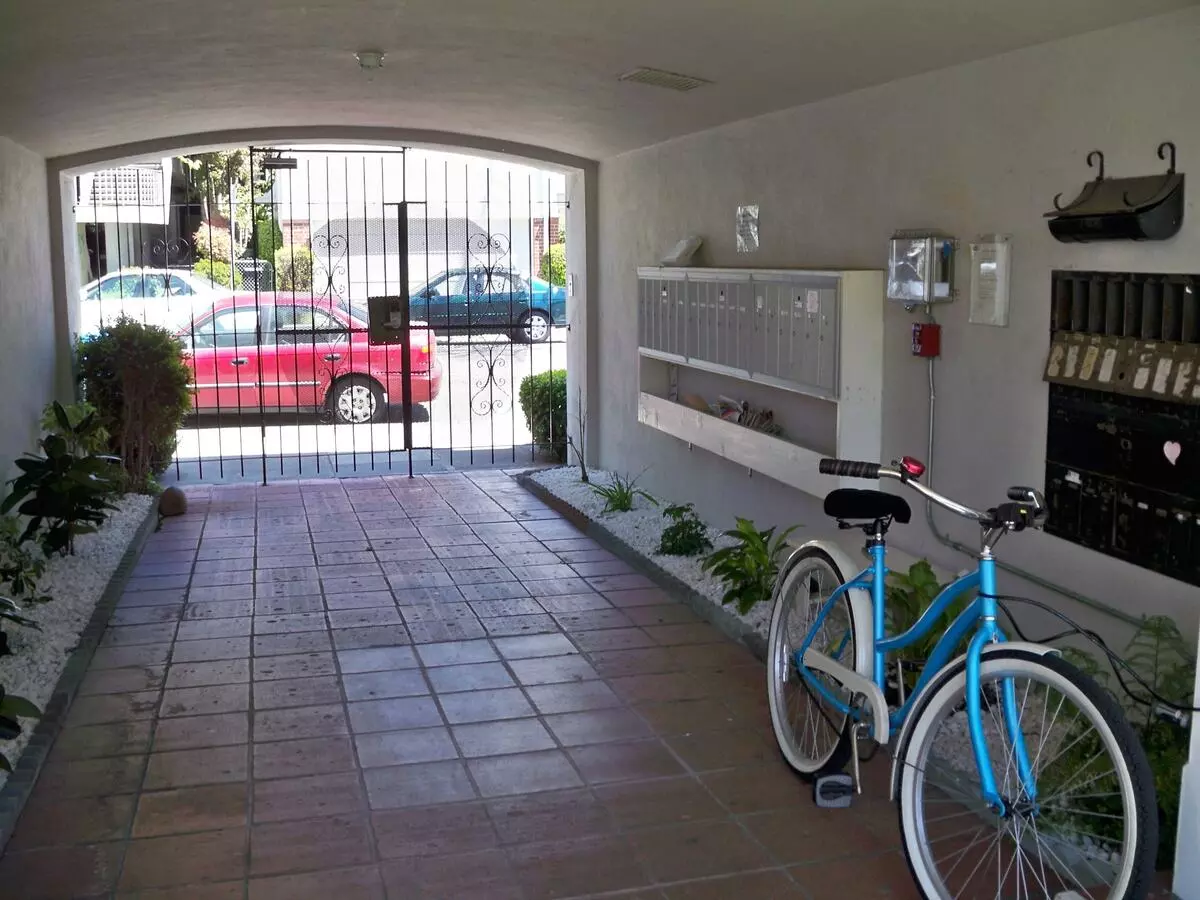 2412 Ellsworth St. photo 3