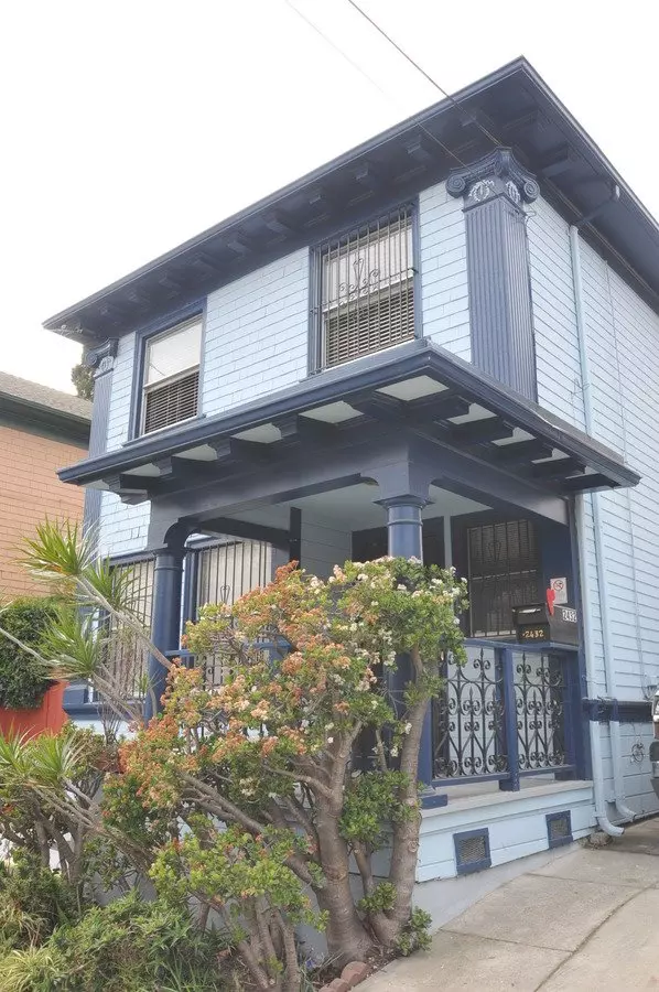 2432 Milvia St. photo 2