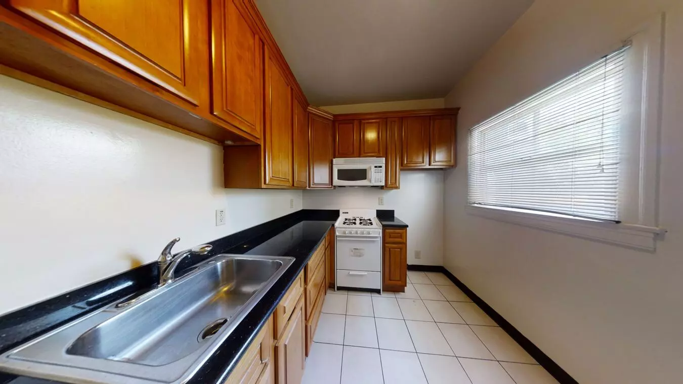 2456-2460 Parker St. photo 5