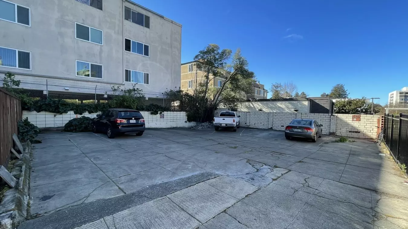 2456-2460 Parker St. photo 2