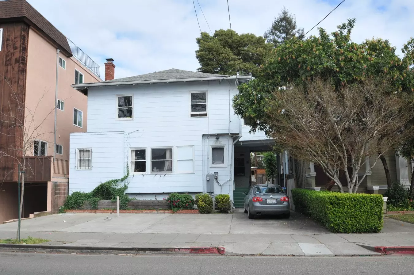 2639 College Ave. photo 2