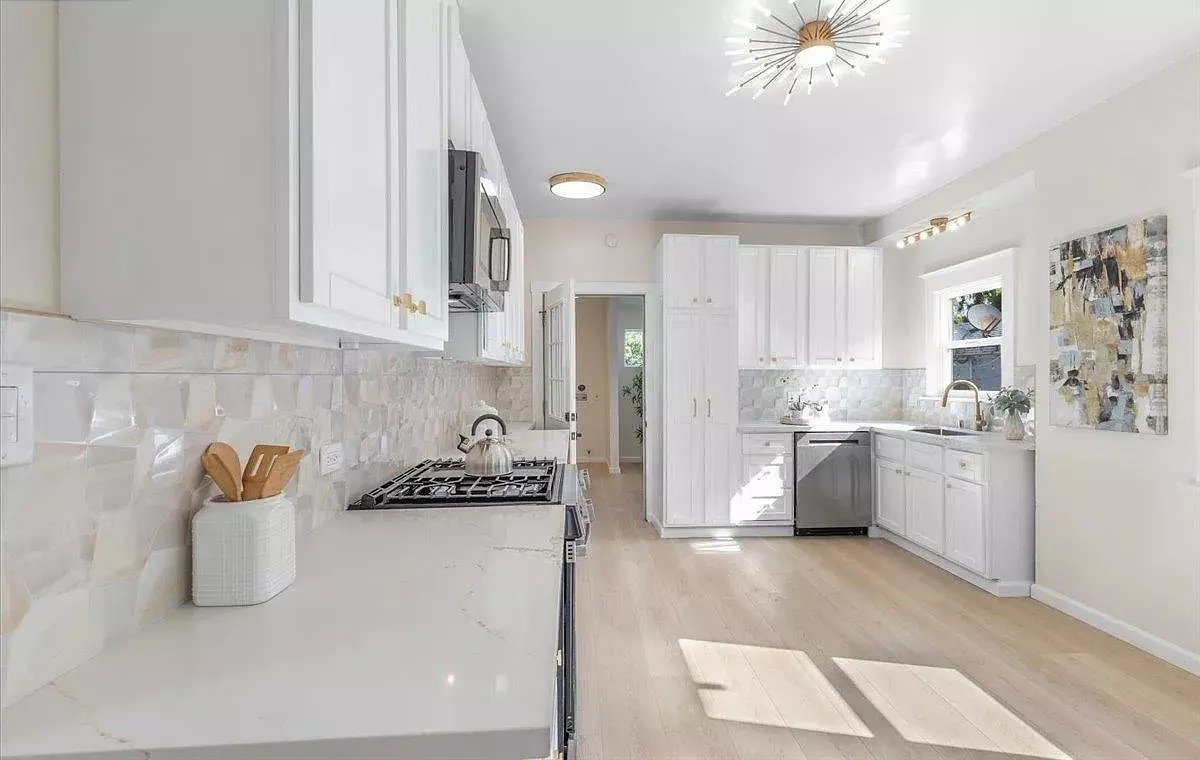 2Beds &amp; 2Baths photo 3