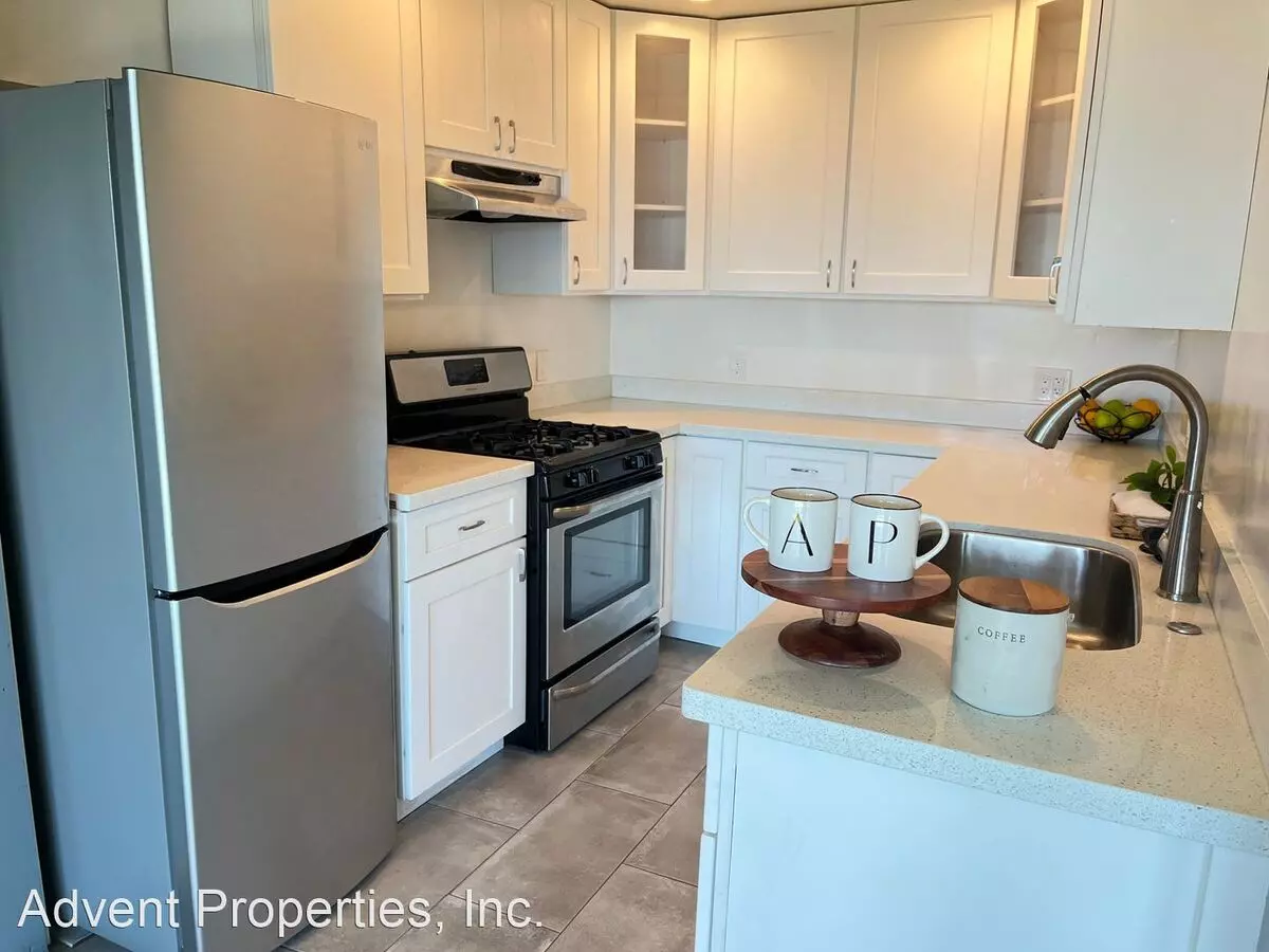 330-332 Panoramic Way photo 2