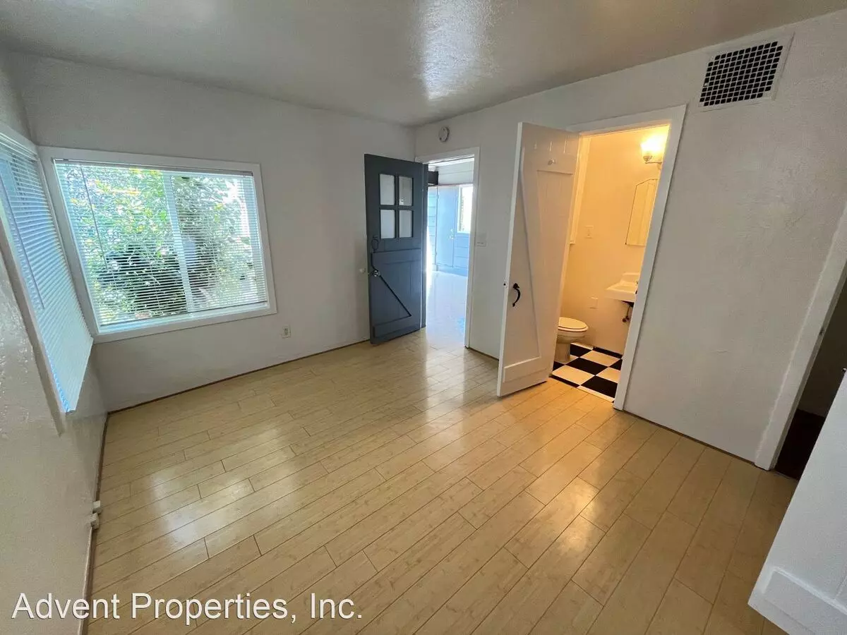 330-332 Panoramic Way photo 4