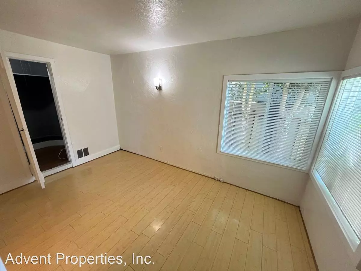 330-332 Panoramic Way photo 5