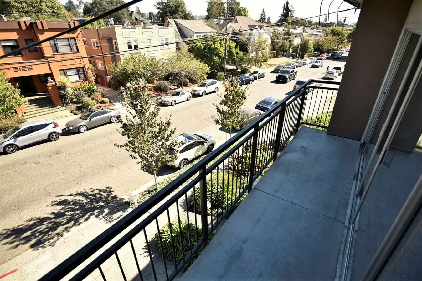 3p076 - 3126 College Ave. photo 4