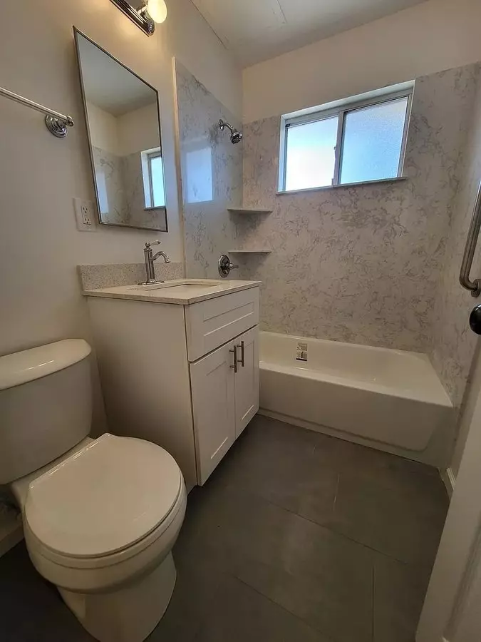 A Newly Renovated Lower Apartment In A 6 Plex. photo 2