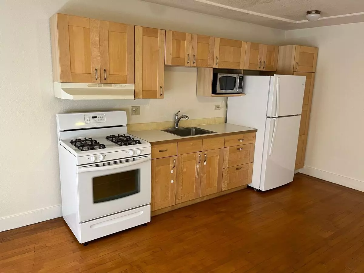 Experience North Berkeley Living! This Traditional Unpretentious Building Features A Refreshed One Bedroom Apartment. photo 3