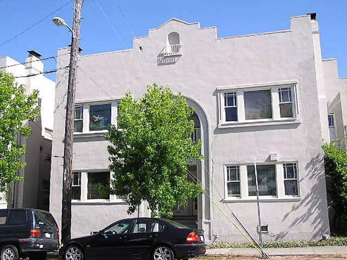Beautiful, Spacious 1-bdr With New Windows, Great Wood Floors, And Lots Of Storage Space photo 2