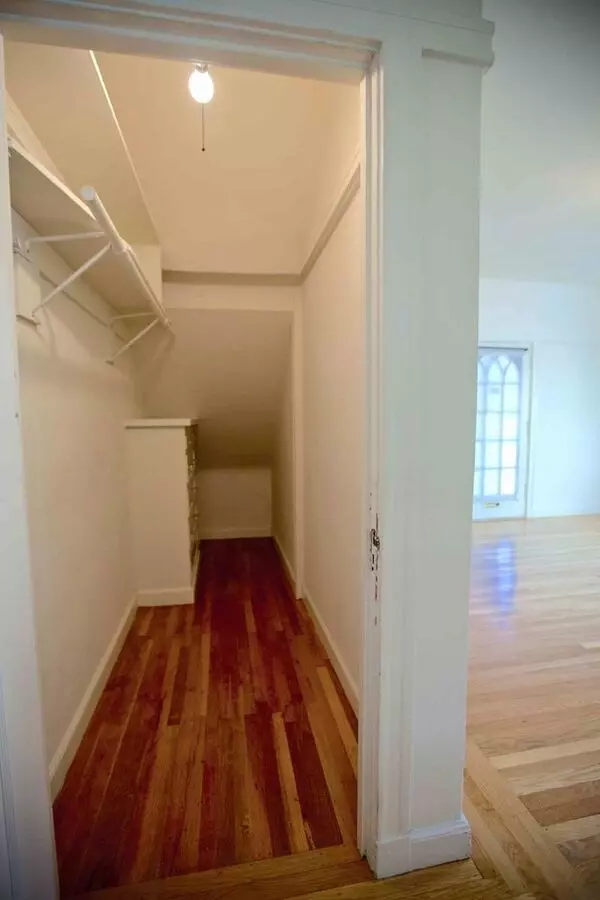 Beautiful, Spacious 1-bdr With New Windows, Great Wood Floors, And Lots Of Storage Space photo 4