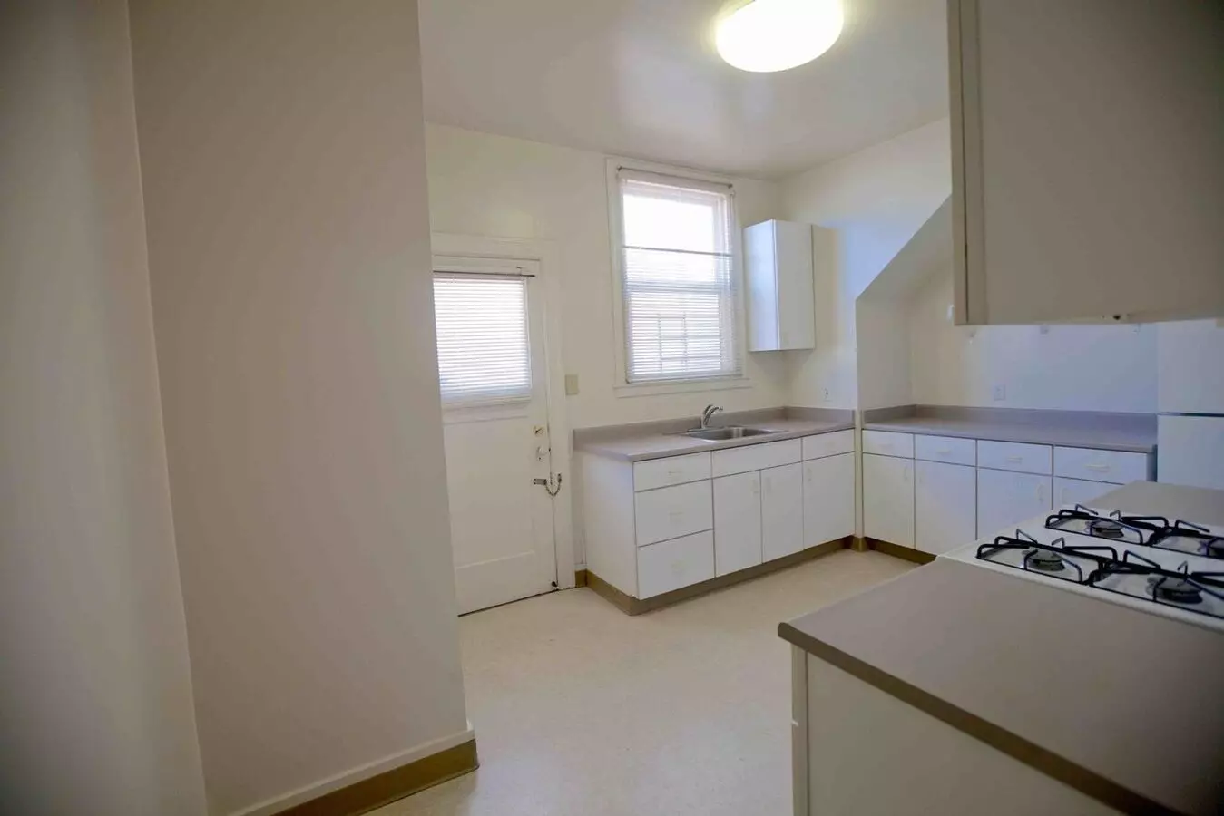 Beautiful, Spacious 1-bdr With New Windows, Great Wood Floors, And Lots Of Storage Space photo 4