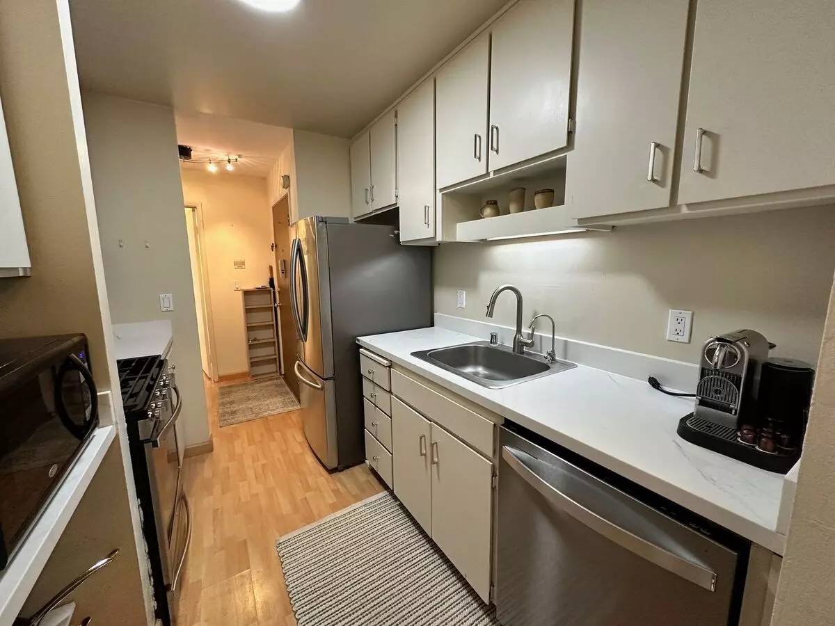 Bright Furnished 1bd/1ba Near Uc Berkeley – Quiet, Updated &amp; Move-in Ready photo 4