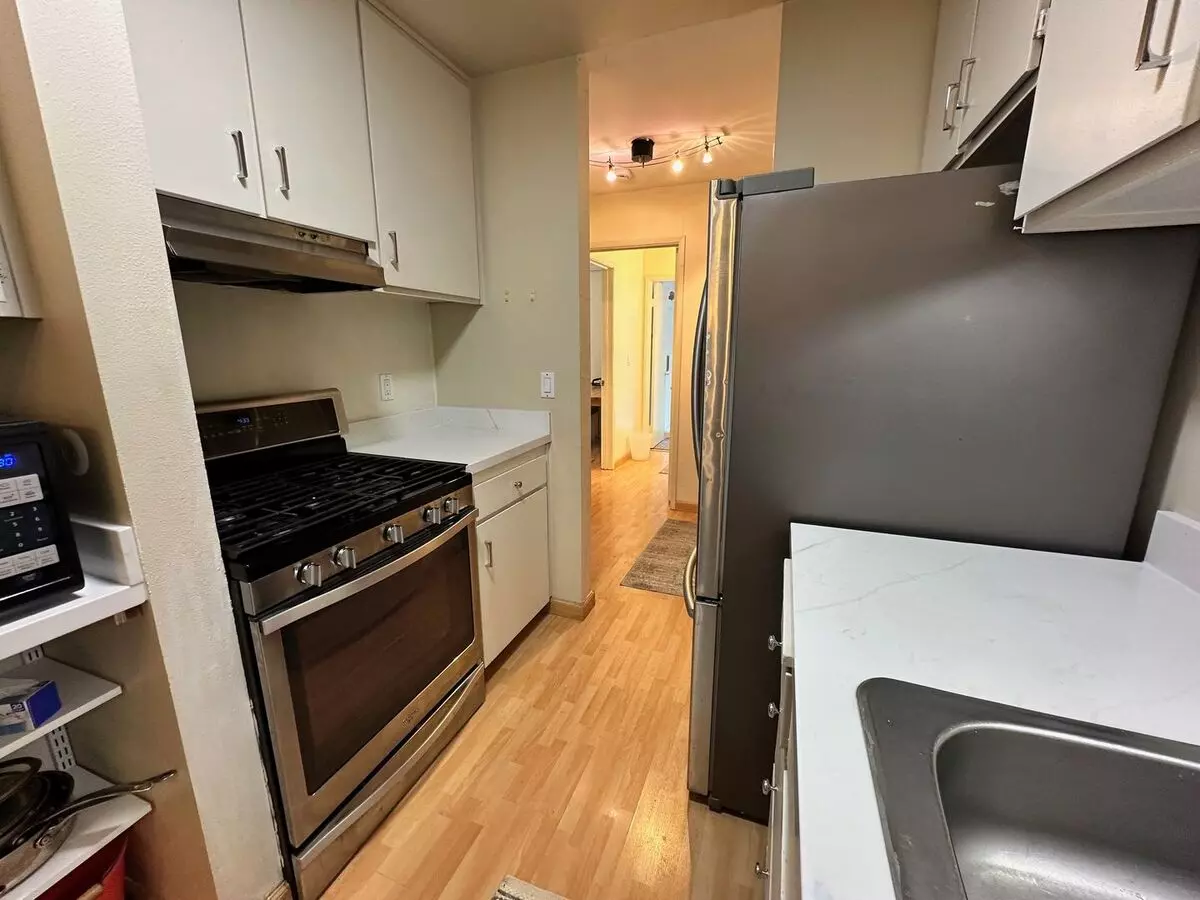 Bright Furnished 1bd/1ba Near Uc Berkeley – Quiet, Updated &amp; Move-in Ready photo 5