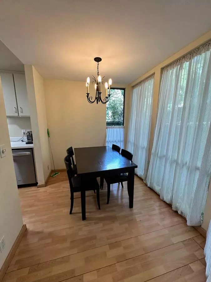 Bright Furnished 1bd/1ba Near Uc Berkeley – Quiet, Updated &amp; Move-in Ready photo 3