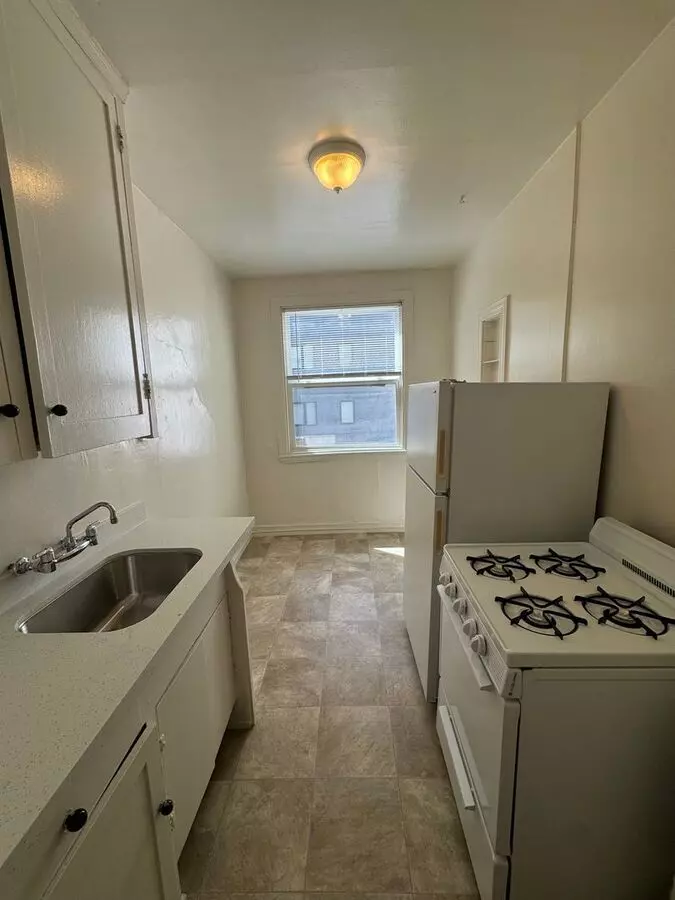 Charming And Comfortable One-bedroom Apartment In An Unbeatable Location—just One Block From Campus photo 4