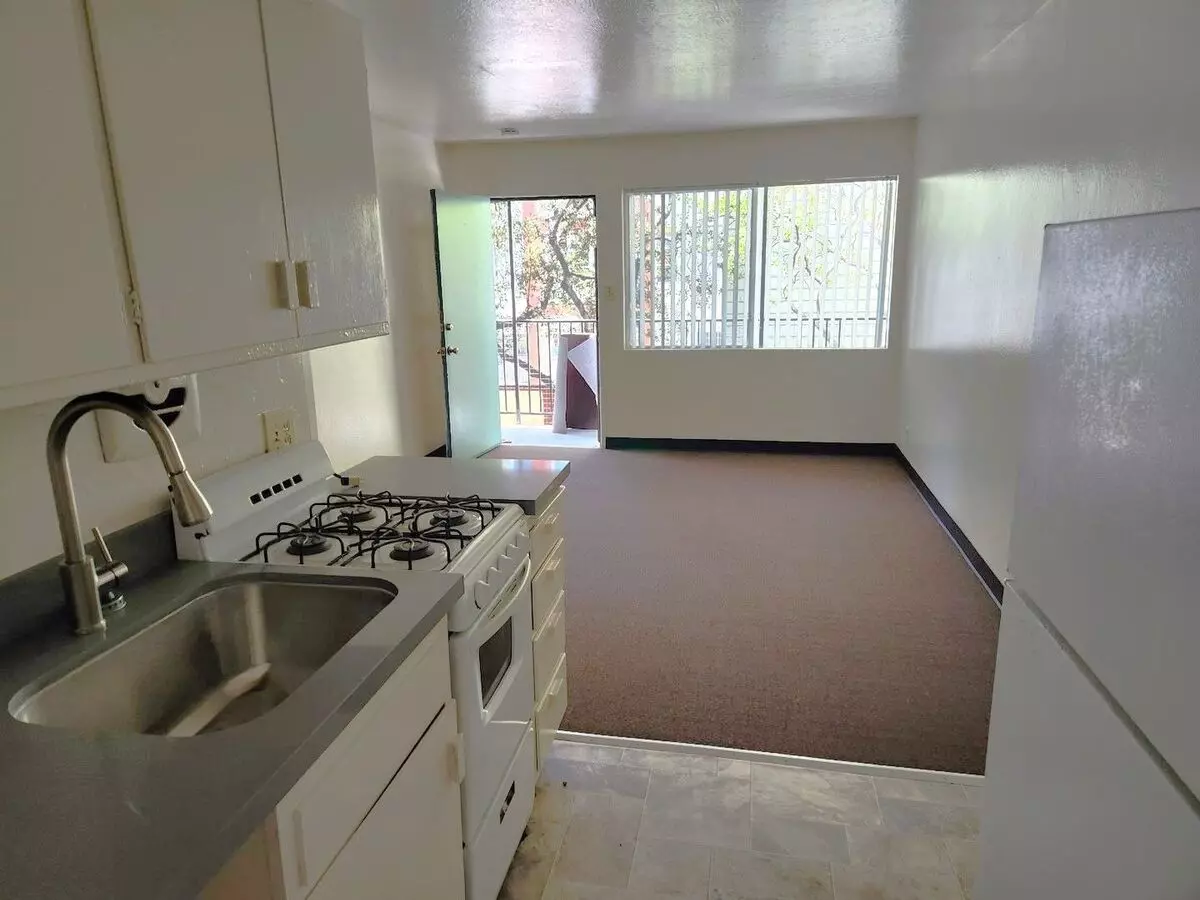 Comfortable 1 Bedroom Located Downtown Off Shattuck Ave photo 3