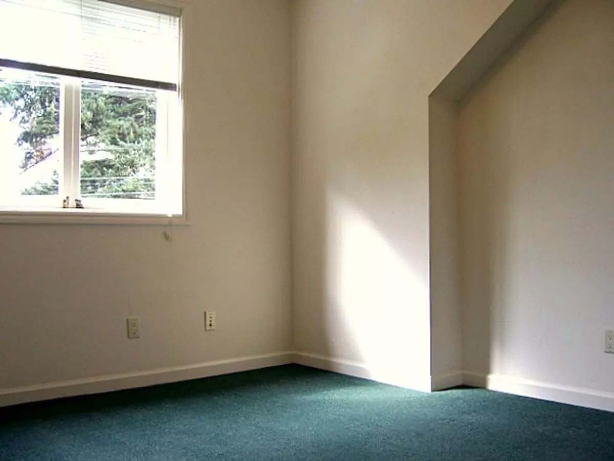 Coming Soon Spacious 5Bdr Units Available For A Lease Ending May 30. Building Is Located At Dwight Way photo 5