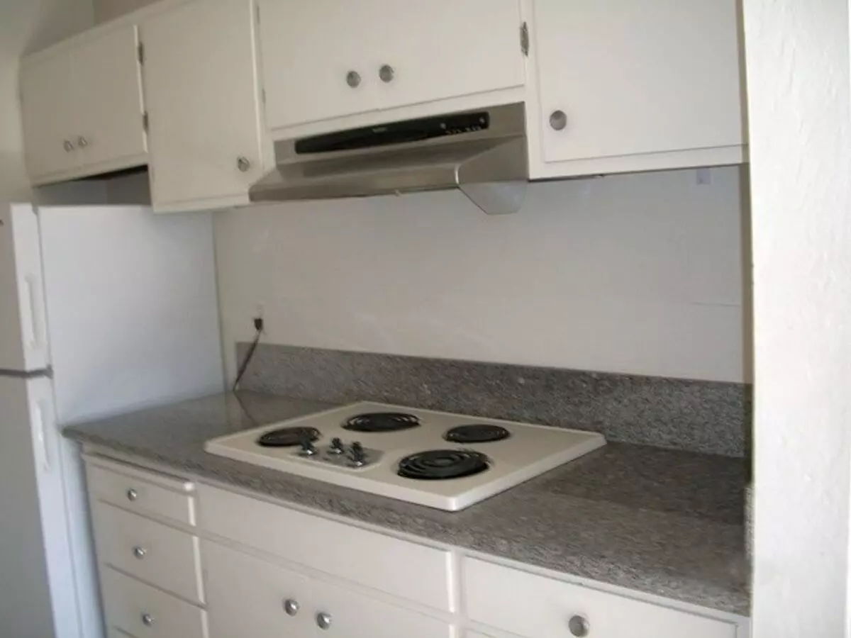 Coming Soon--this Large 3 Bedroom 2 Bath Apartment Is In The Heart Of Gourmet Ghetto photo 3