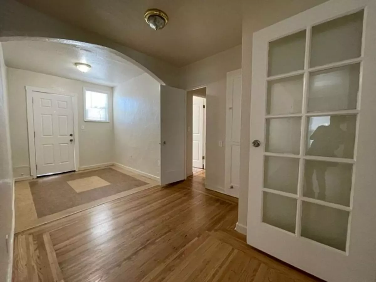 Two Story, 3 Bed 2 Bath Unit photo 3