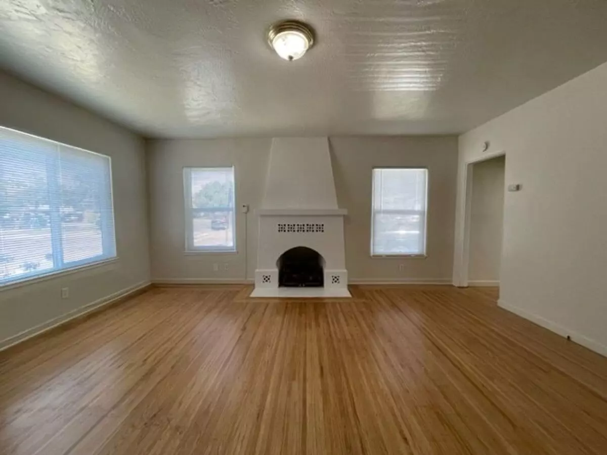 Two Story, 3 Bed 2 Bath Unit photo 4