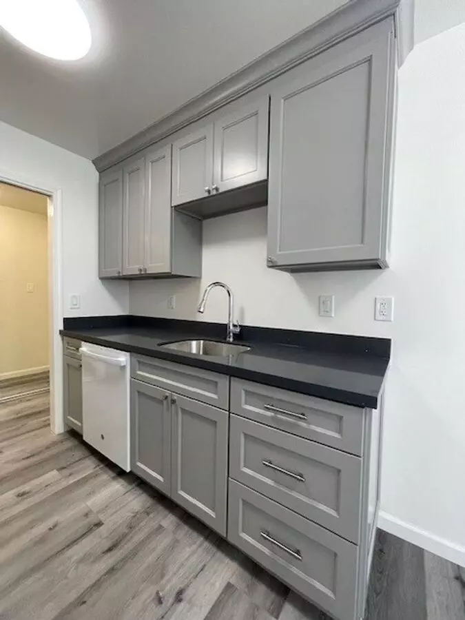 Apt 2A is a Larger 3-bedroom 1.5 Bathroom apartment in Berkeley photo 5