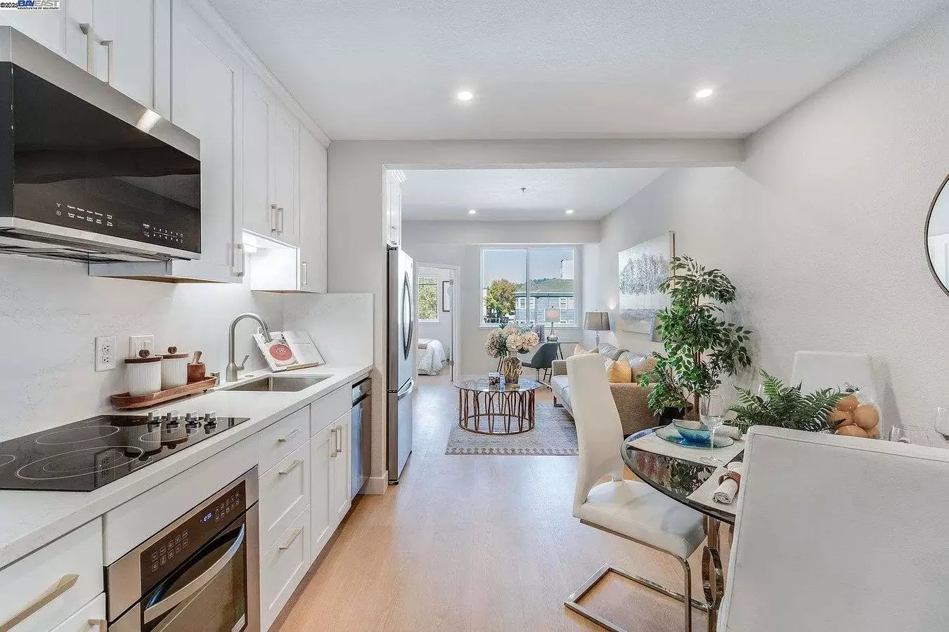 Inviting, And Functional 1 Bedroom Condo Located In The Highly Sought- photo 3