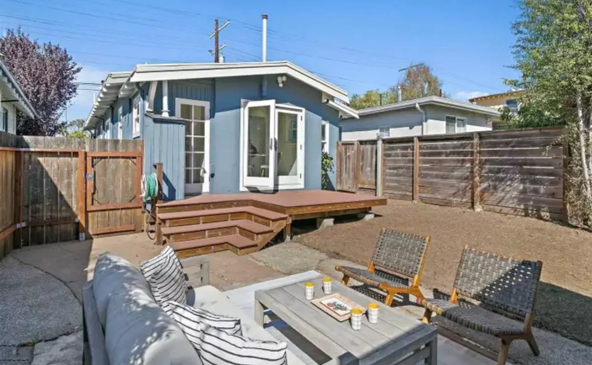1436 Delaware St photo 3