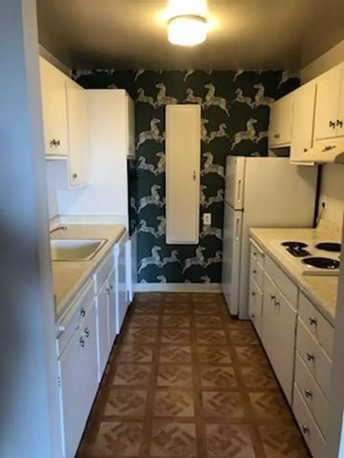 Large 2 Bedroom 2 Bath Modern Apartment In An Attractive Secure Building, With Balcony, Fully Decked Kitchen. photo 5