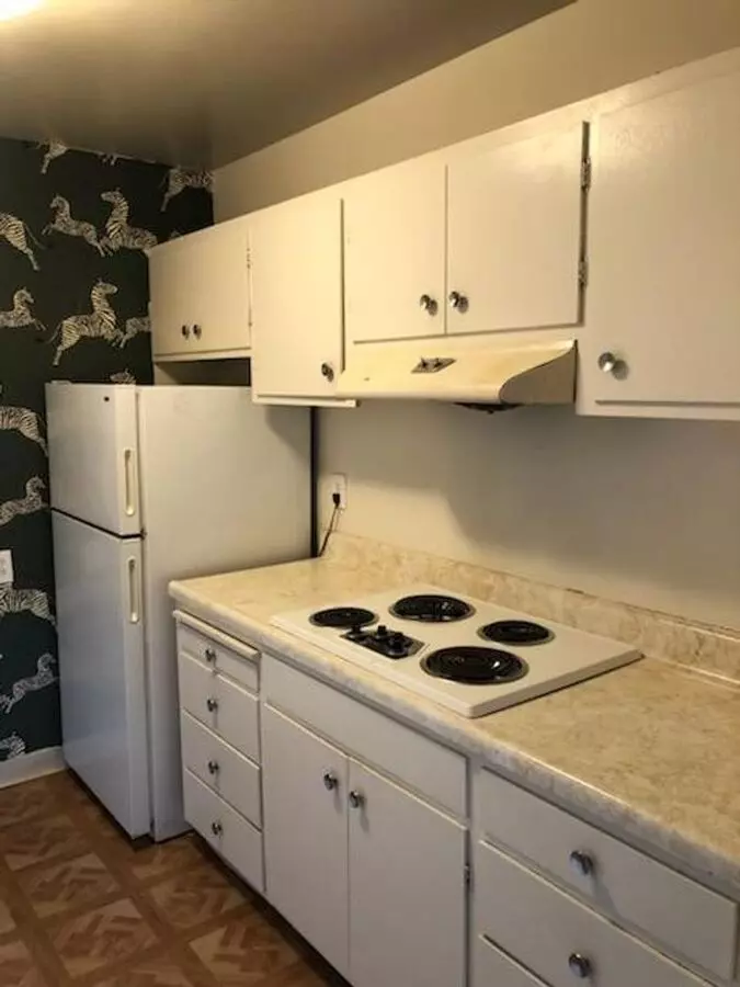 Large 2 Bedroom 2 Bath Modern Apartment In An Attractive Secure Building, With Balcony, Fully Decked Kitchen. photo 3