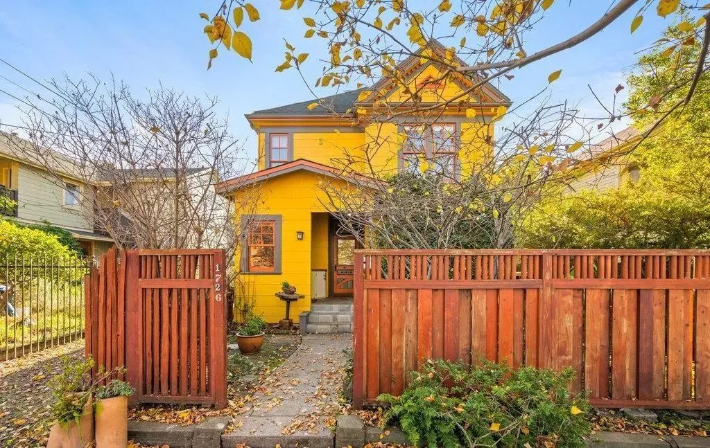 One Bedroom/bathroom Residence Close Proximity To The Prestigious Uc B photo 2