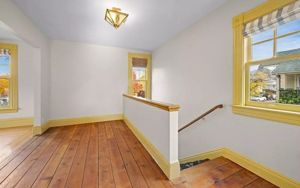 One Bedroom/bathroom Residence Close Proximity To The Prestigious Uc B photo 5