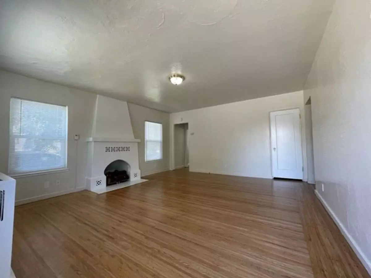 Two Story, 3 Bed 2 Bath Unit photo 5