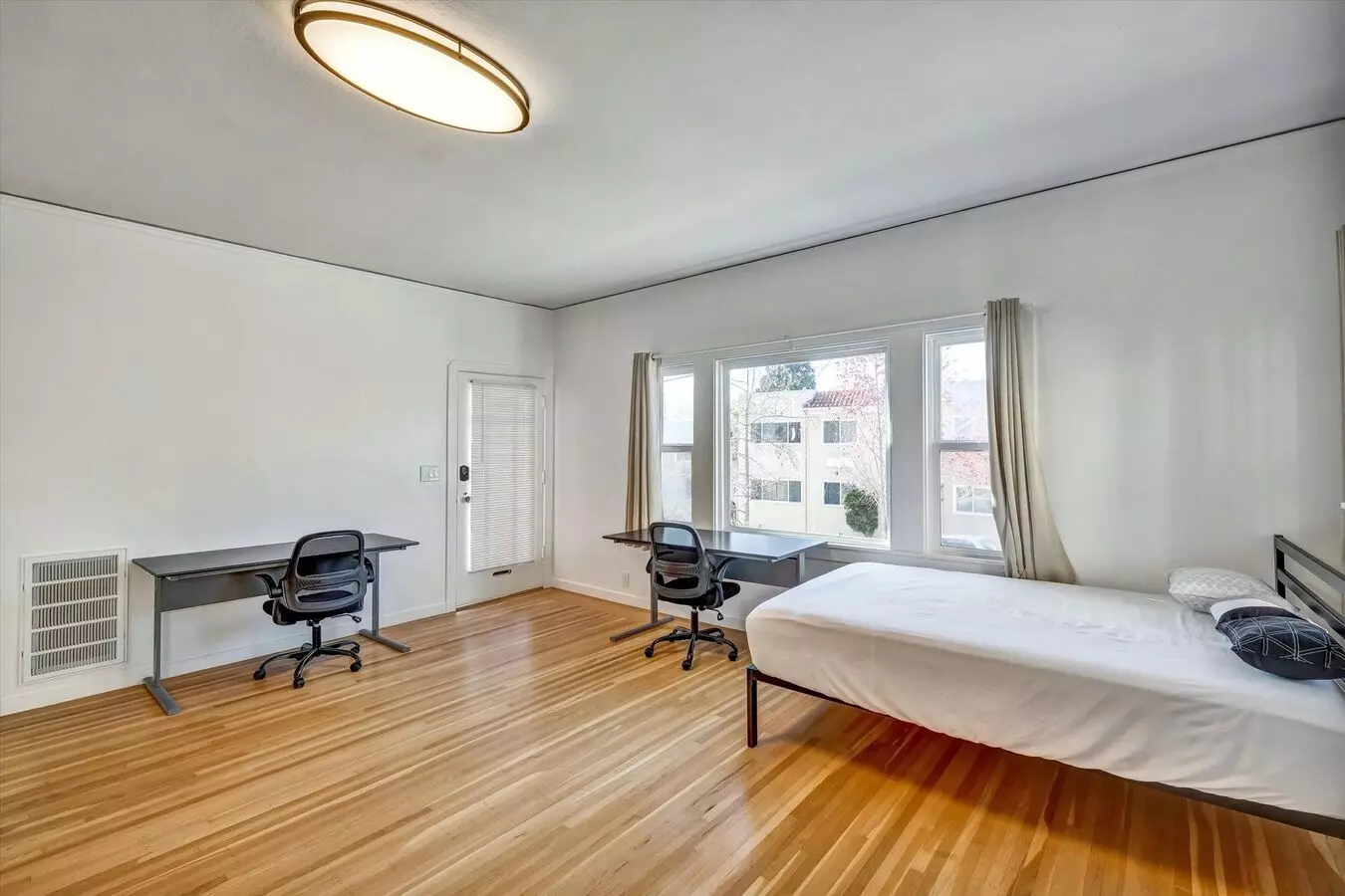 Single Bed In Shared Room – Furnished Apartment For 4 $1,100/month + $100 Utilities photo 5