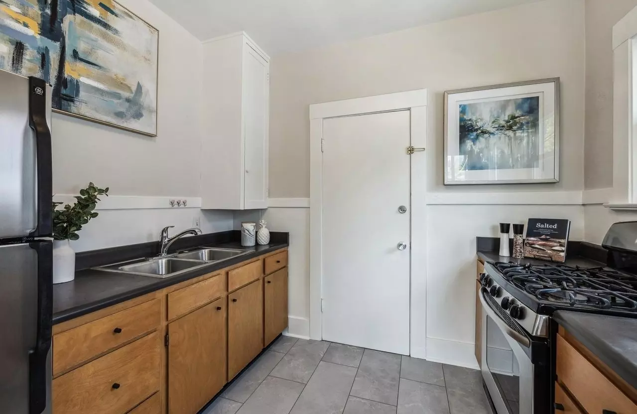 Bright And Spacious 1&amp;#8239;bed / 1&amp;#8239;bath Condo photo 3