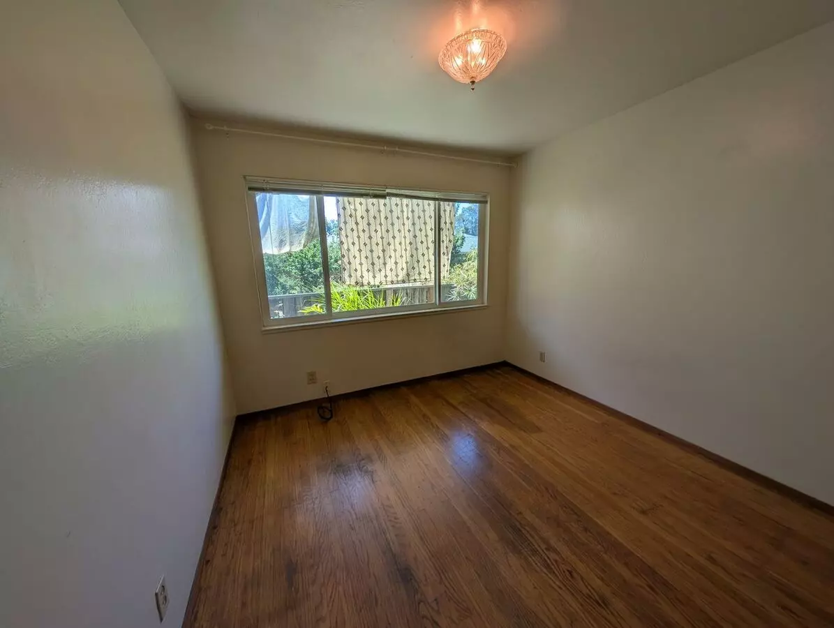 Spacious 2 Bedroom, Apartment, With Hardwood Floors, In Quiet Area Below Sacramento St. photo 3