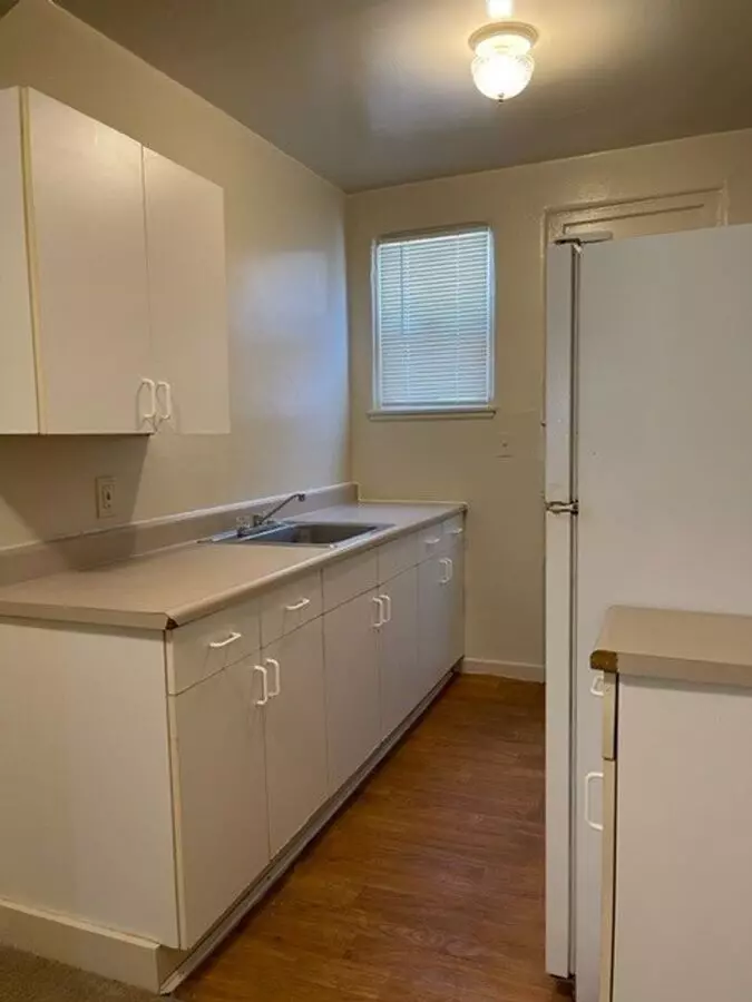 Charming, Studio Freshly Painted, Move In Ready photo 4