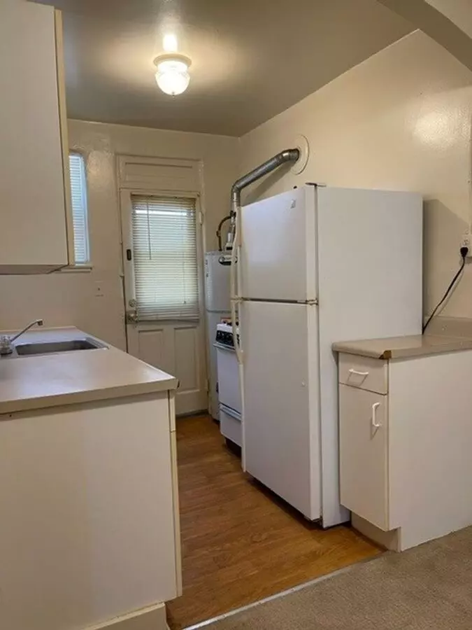 Charming, Studio Freshly Painted, Move In Ready photo 3