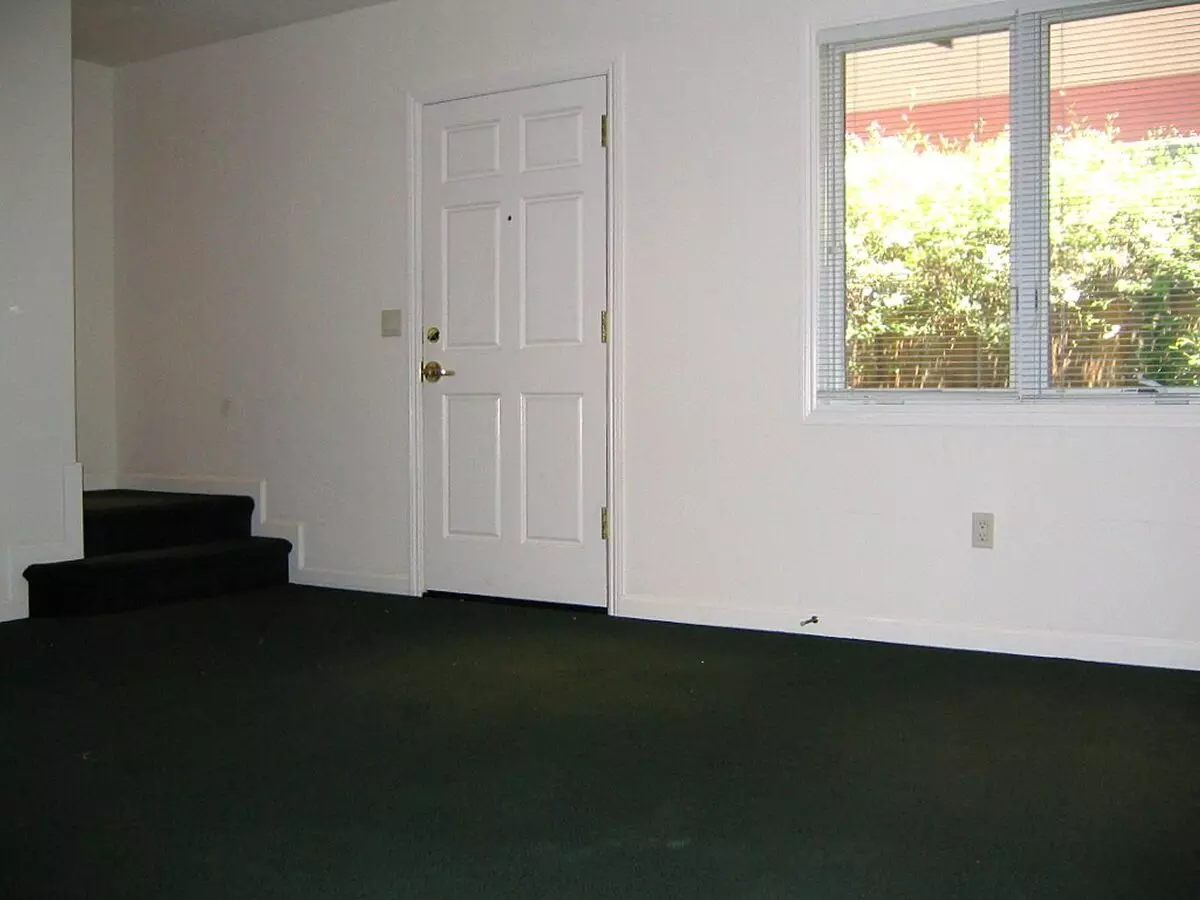 Learn More About The Building: Coming Soon: A Spacious 5 Bdr/3 Bathroom Townhouse And 4 Bdr/3 Bathroom Townhouses Just 3 ½ Blocks From The Uc Campus. photo 4
